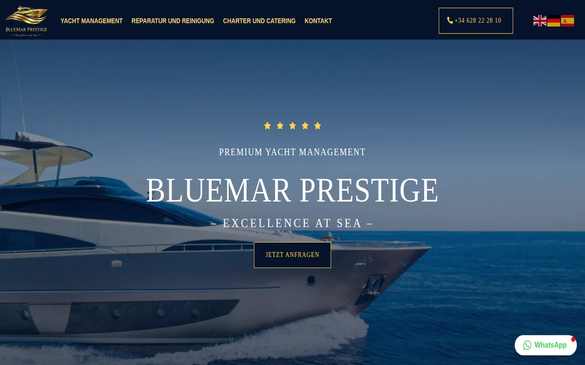Página de inicio de Bluemar Prestige con un yate a motor en el mar